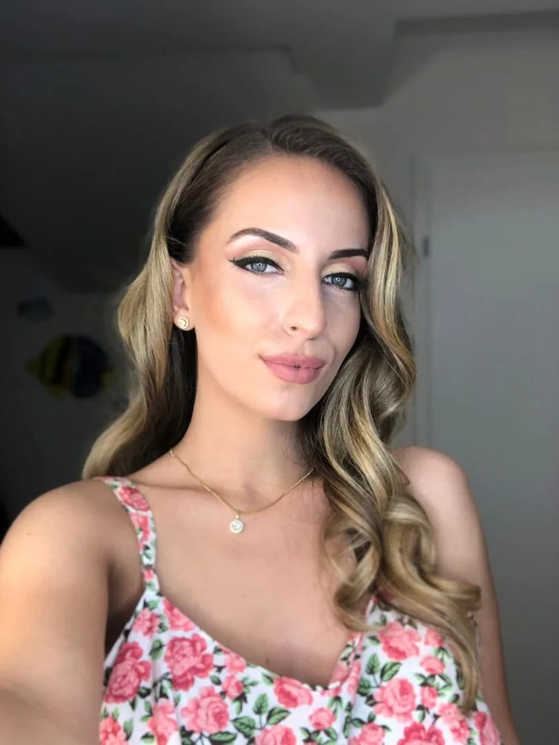 Вечерен грим с подчертани очи и вежди от гримьор на Abi Beauty в София