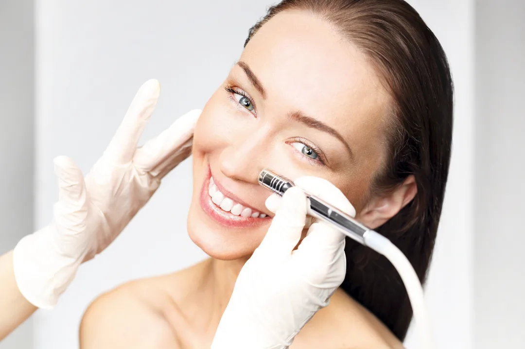 Процедура микродермабразио на лицето в Abi Beauty